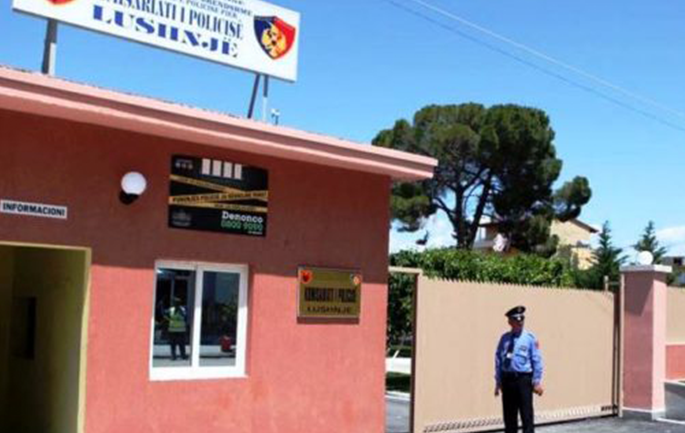ÇUDIRA SHQIPTARE/ MËSUESI NË LUSHNJË DYSHOHET SE I DËRGONTE MESAZHE EROTIKE NXËNËSES 13-VJEÇARE